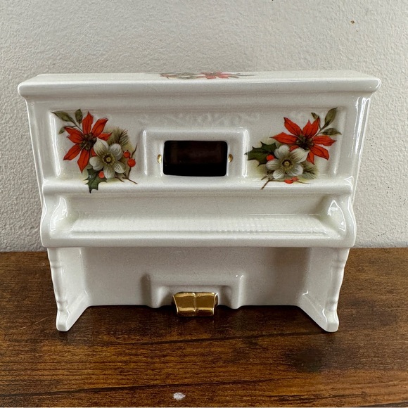 Other - Vtg Fuji Japan Music Box, Upright Porcelain Panted Flowers, 22K Gold Accents